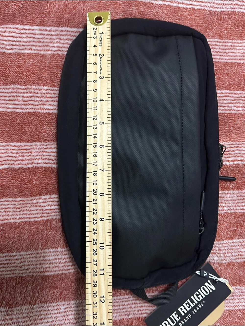 Bag for travel, very nice black color with zipper.